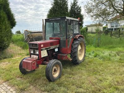 Overview picture of 1982 international 733 F oldtimer Tractor
