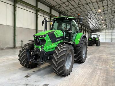 Overview picture of Deutz-Fahr Agrotron 6165 RC-Shift 4-wheel drive agricultural tractor