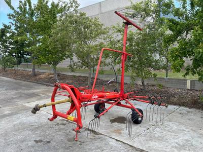 Overview picture of Kuhn GA301 GM carried rake