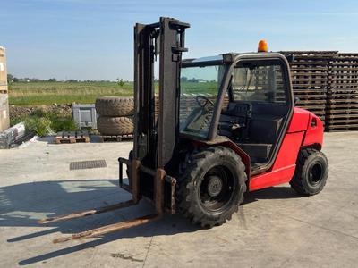 Overview picture of Manitou four-wheel drive rough terrain forklift