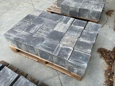 Overview picture of blue stone cube (40x)