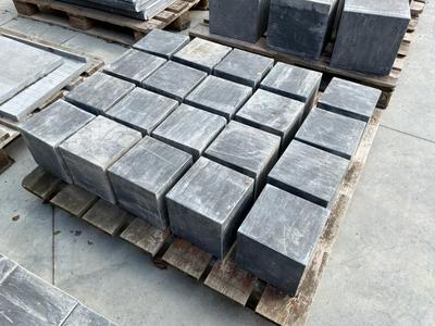 Overview picture of blue stone cube (20x)