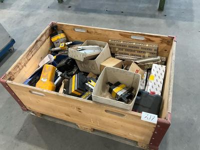 Overzichtsfoto van Various press spare parts