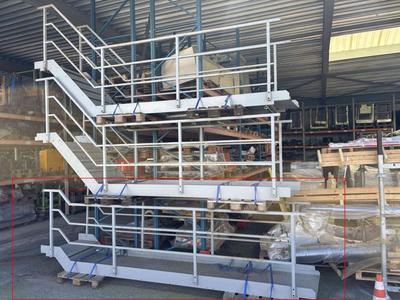 Overview picture of Walking platform with 1 step