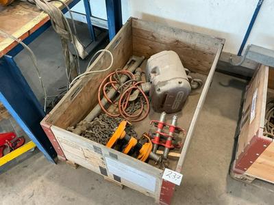 Overzichtsfoto van Various lifting equipment