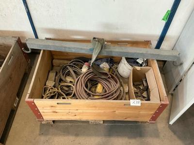 Overzichtsfoto van Various lifting equipment