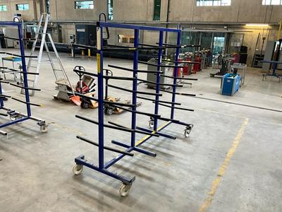Overzichtsfoto van mobile cantilever rack (10x)