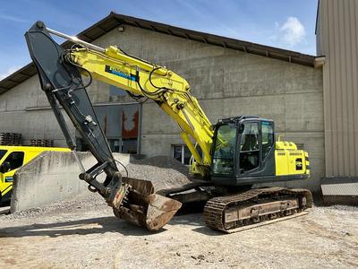 Übersichtsbild von Kombination A: 2011 New Holland E 215 B Bagger mit Anbaugeräten | Lots 2, 39, 42