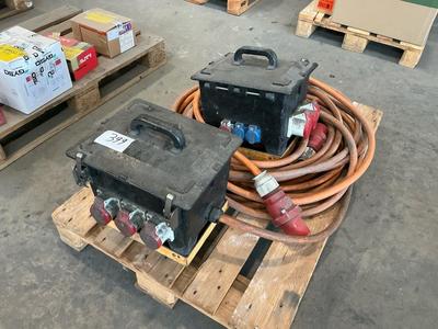 Immagine panoramica di Demelectric Power distribution box (2x)