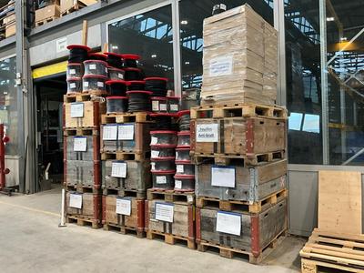 Immagine panoramica di rubber profiles on reels
