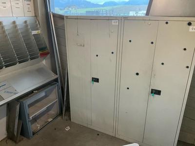 Immagine panoramica di Bisley cabinet with content