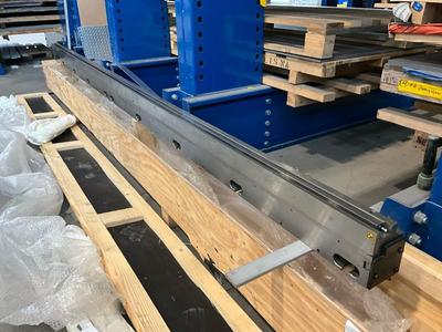 Immagine panoramica di hydraulic clamping bar