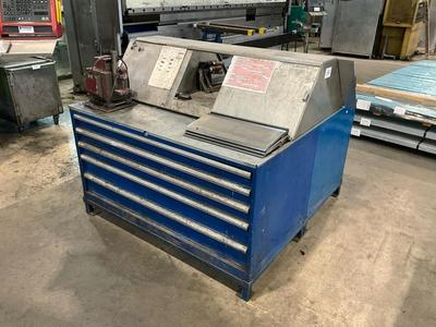 Immagine panoramica di Various press brake punches & dies