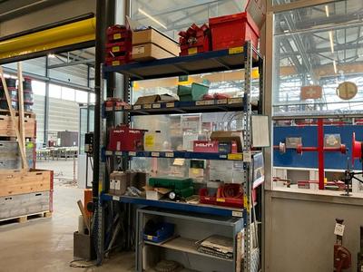Immagine panoramica di drills, saws and workshop equipment