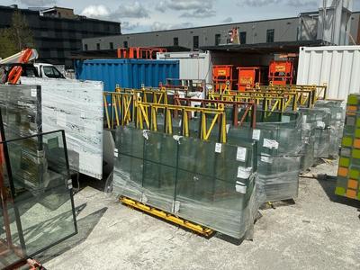 Übersichtsbild von various glass