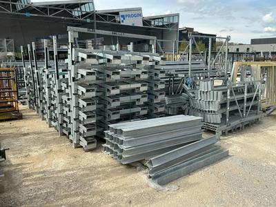 Immagine panoramica di 2021 Inocambra QEA Glass rack (64x)