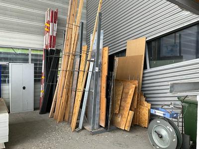 Overview picture of long material rack