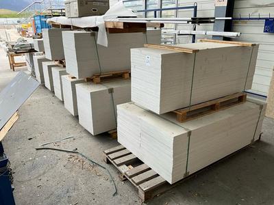 Overview picture of concrete plywood plates