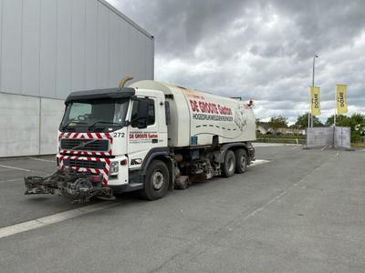 Immagine panoramica di Spazzatrice Volvo FM12 del 2003