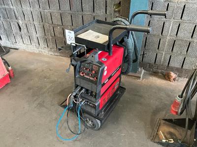 Imagen general de Lincoln V270-T 2V welding machine