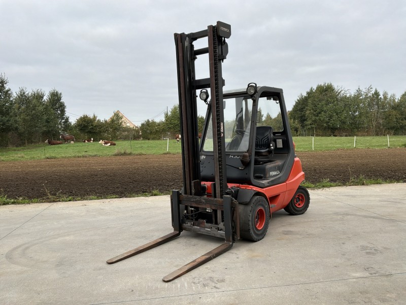 Wózek widłowy Linde H30D z 2001 r.
