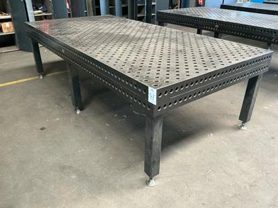 Overzichtsfoto van Welding table with clamping equipment (Lots 47 & 58)