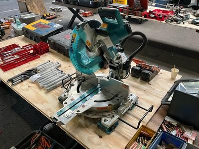 Photo d'aperçu de 2019 makita LS1219L sawing machine