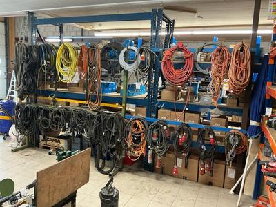 Immagine panoramica di Various cables