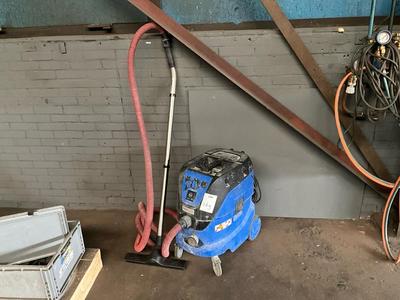 Immagine panoramica di Nilfisk ATTIX 44 Wet and dry vacuum cleaner