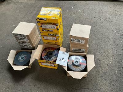Immagine panoramica di Various new grinding wheels