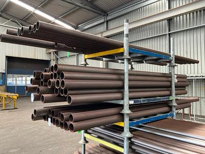 Overview picture of metal tube (66x)