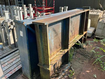 Overview picture of steel stand (4x)