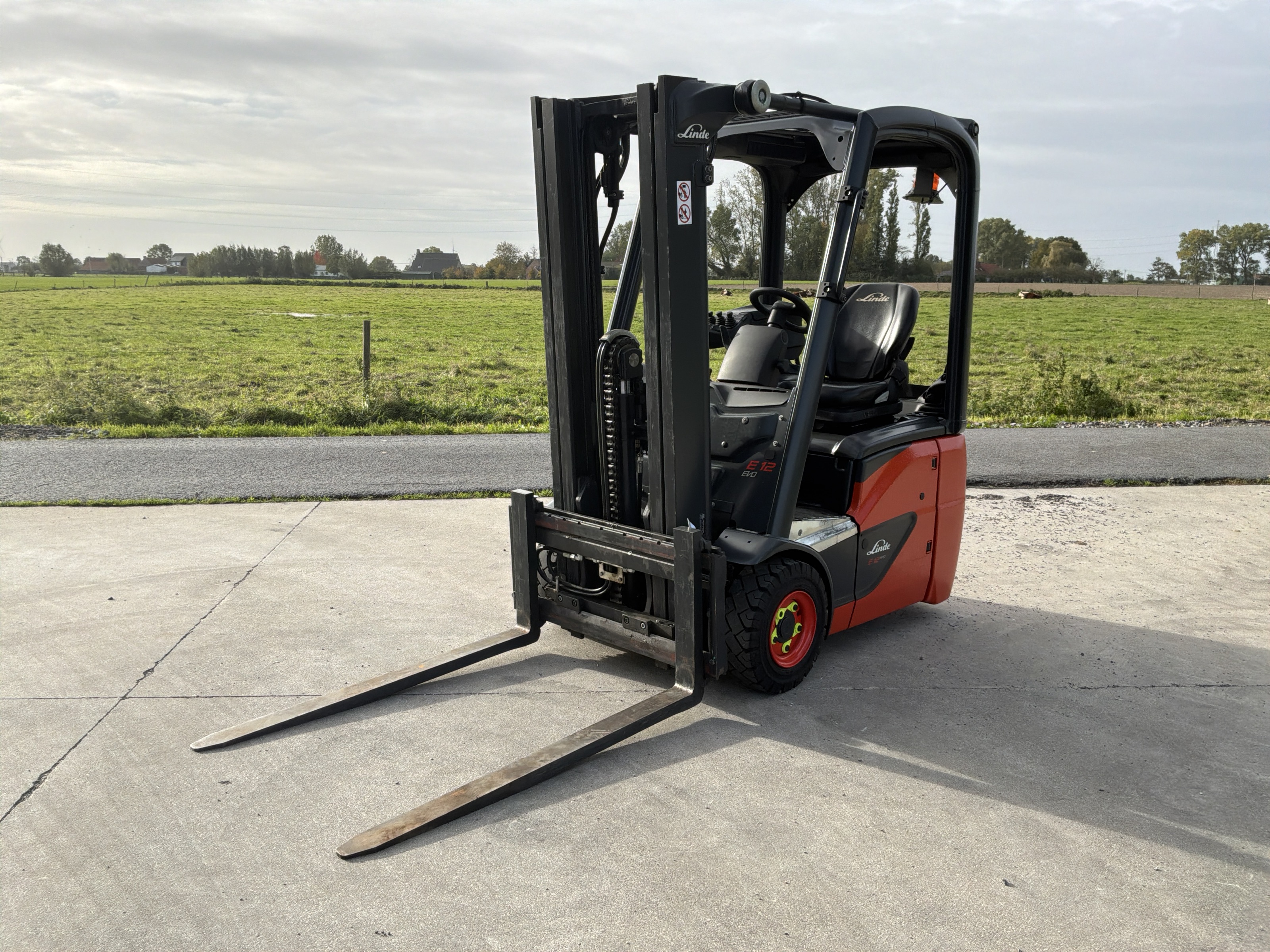 Overview picture of 2020 Linde E12 Forklift