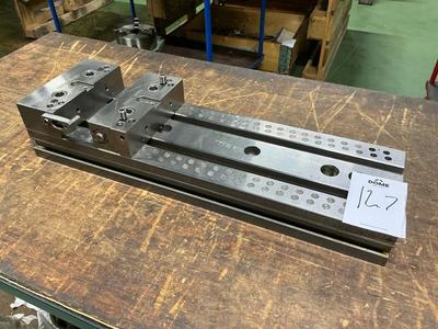 Overview picture of Iram 2000 Machine vice