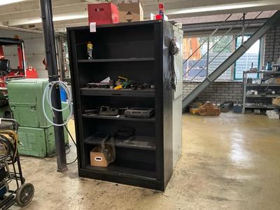 Översiktsbild av Cabinet with contents