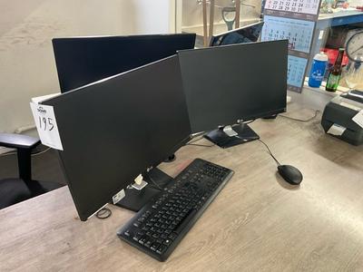 Overzichtsfoto van IT set-up (2x)