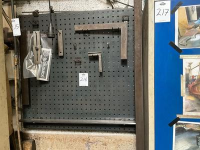 Overview picture of suspension system with store hooks