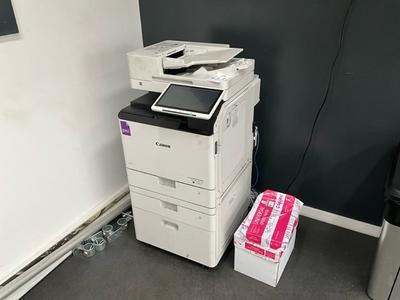Overzichtsfoto van Canon Imagerunner advance DX printer