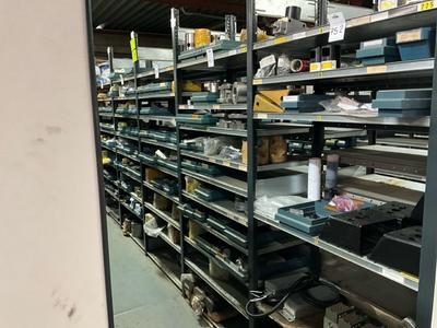 Overzichtsfoto van diverse reserve onderdelen sloophamers