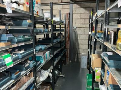 Overzichtsfoto van diverse reserve onderdelen