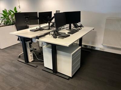 Overview picture of zit-sta bureau (2x)