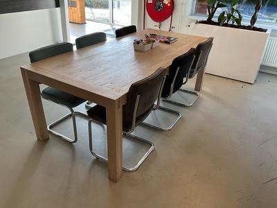Overview picture of tafel inclusief 6 stoelen