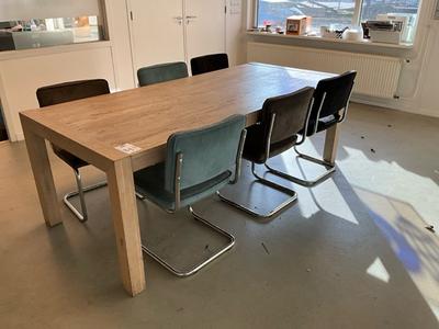 Overview picture of tafel inclusief 6 stoelen