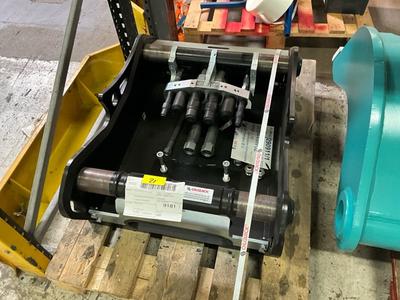 Översiktsbild av 2024 Oilquick OQ70/55 header plate