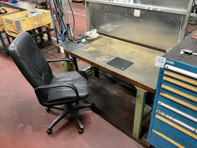 Overview picture of Workbech with chair
