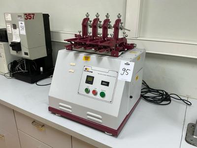 Immagine panoramica di SDL Atlas M278 Oscillatory Abrasion Tester