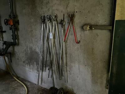 Overview picture of hide puller (5x)