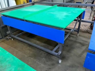 Overview picture of stainless steel foodgrade worktable