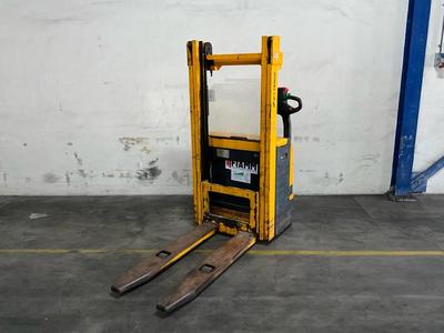 Översiktsbild av Jungheinrich EJC10 stacker