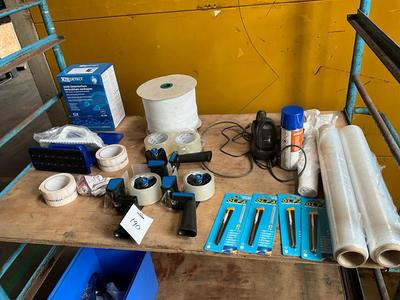 Immagine panoramica di Various workshop items
